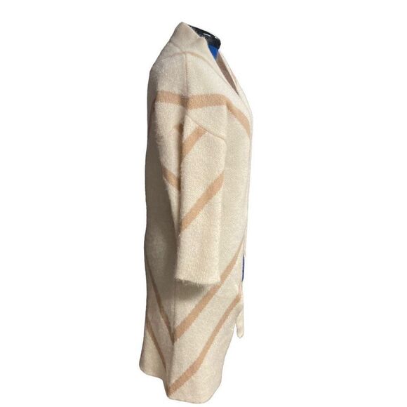 STEVE MADDEN Women’s Long Cardigan Sweater Shrug Size OSFM Cream & Tan - Picture 3 of 11